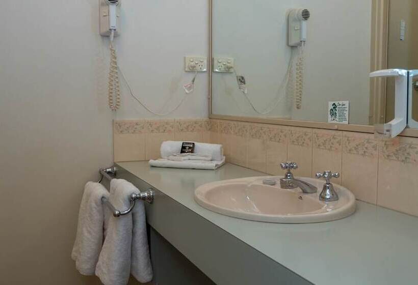 מוטל Deniliquin Country Club Motor Inn