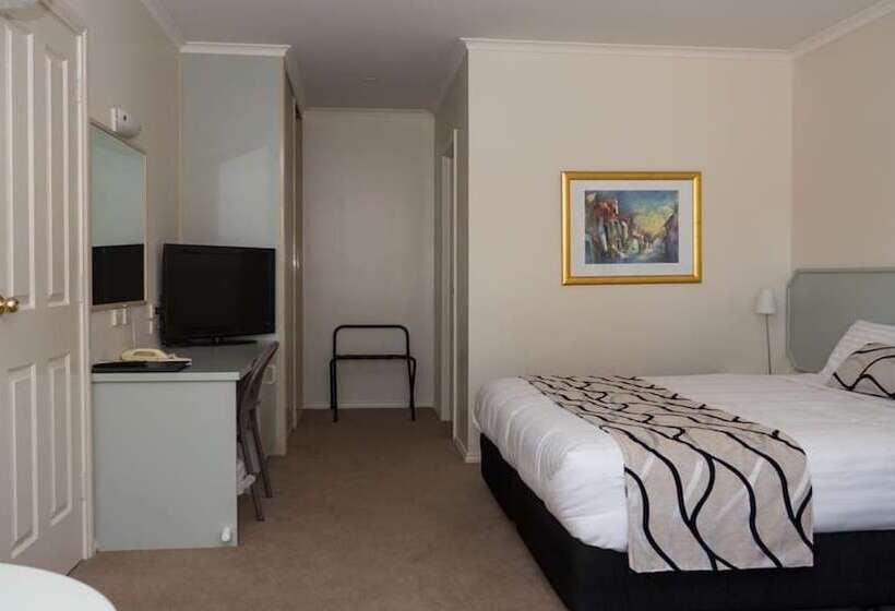 מוטל Deniliquin Country Club Motor Inn