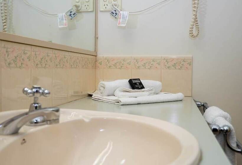 מוטל Deniliquin Country Club Motor Inn