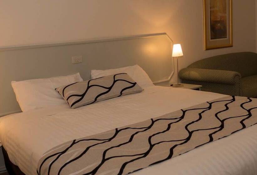 מוטל Deniliquin Country Club Motor Inn
