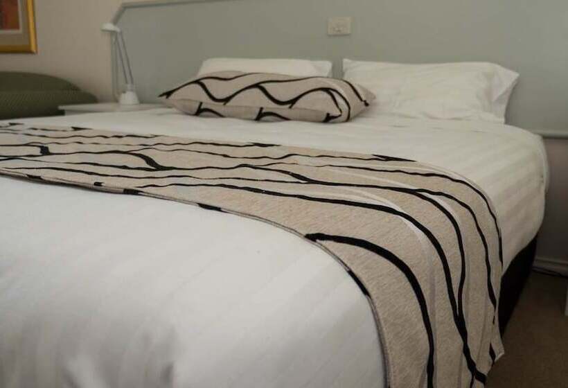 מוטל Deniliquin Country Club Motor Inn