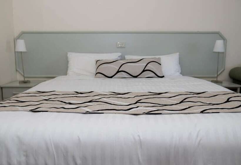 מוטל Deniliquin Country Club Motor Inn