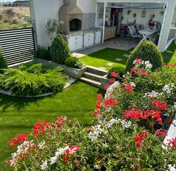 پانسیون House Lake