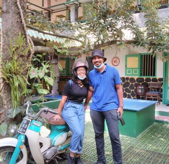 פנסיון Joglo Aruna Syariah