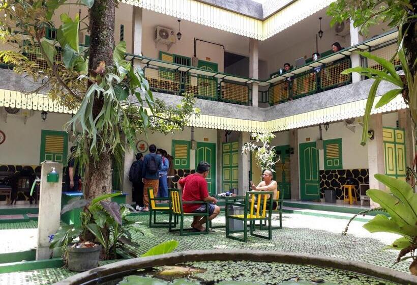 פנסיון Joglo Aruna Syariah