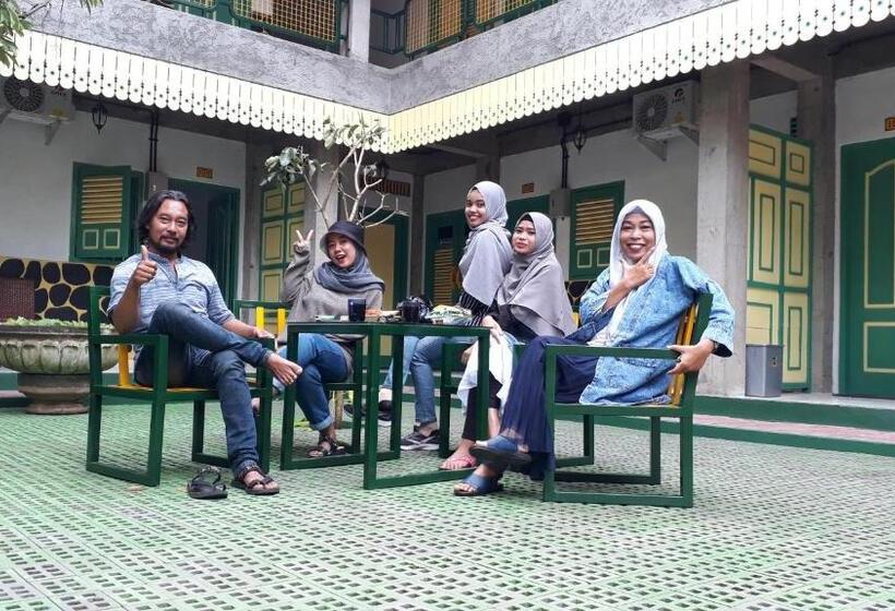 פנסיון Joglo Aruna Syariah