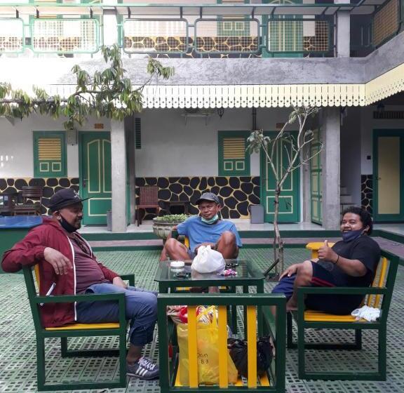 פנסיון Joglo Aruna Syariah