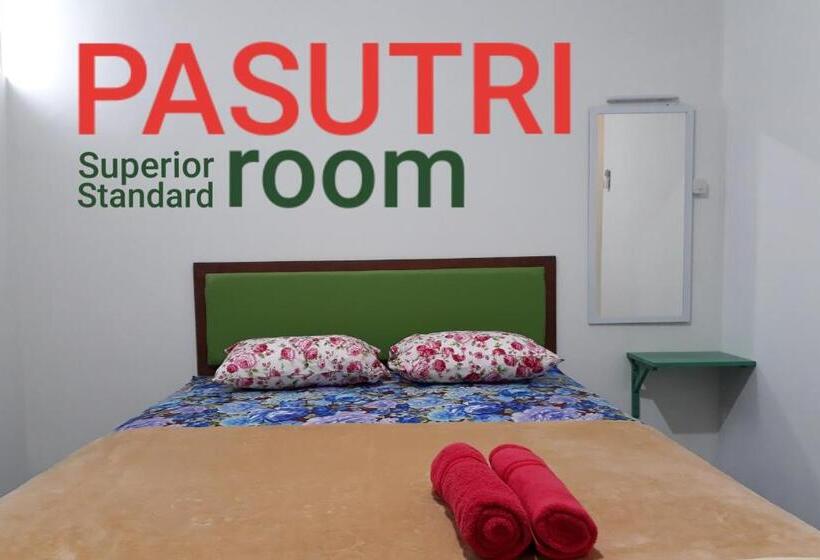 פנסיון Joglo Aruna Syariah