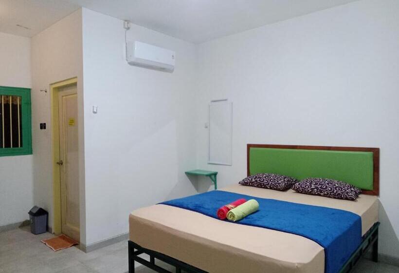 פנסיון Joglo Aruna Syariah