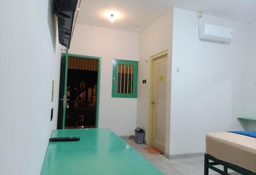 פנסיון Joglo Aruna Syariah