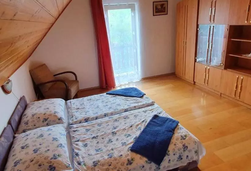 پانسیون Kondor Vendégház