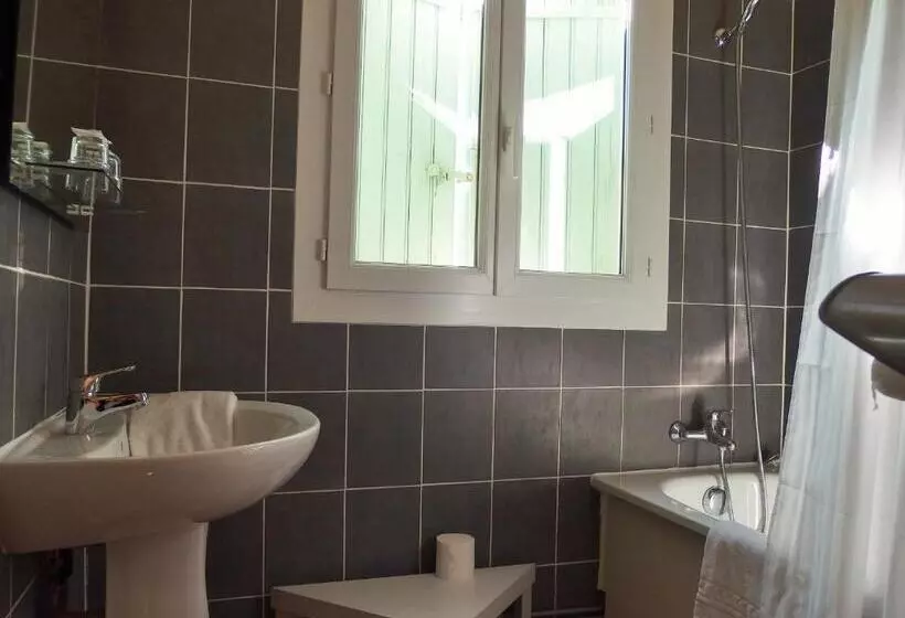 هتل Au Saint Roch Hôtel Et Jardin