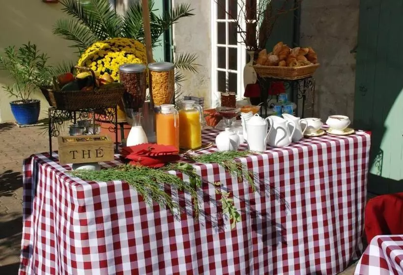 هتل Au Saint Roch Hôtel Et Jardin