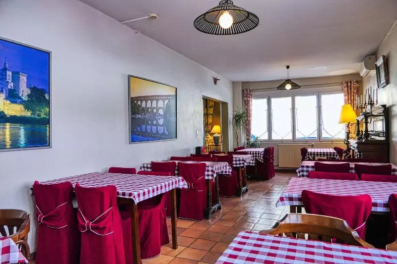 هتل Au Saint Roch Hôtel Et Jardin