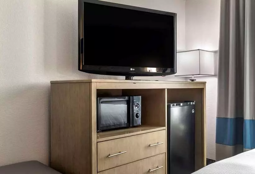 Отель Comfort Inn & Suites Mansfield