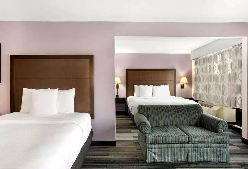 هتل La Quinta Inn & Suites By Wyndham Springfield Airport Plaza