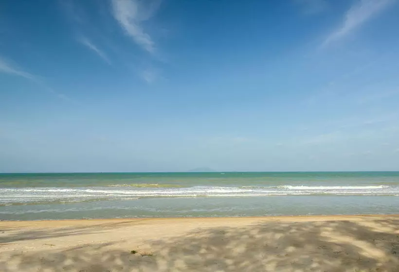 호텔 eRYA by Suria Merang Holiday Park