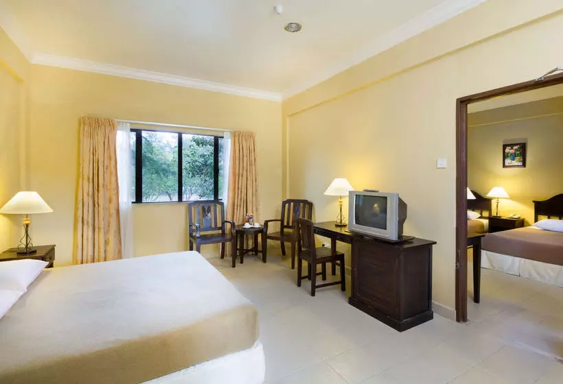 호텔 eRYA by Suria Merang Holiday Park