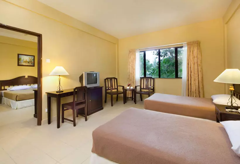 호텔 eRYA by Suria Merang Holiday Park