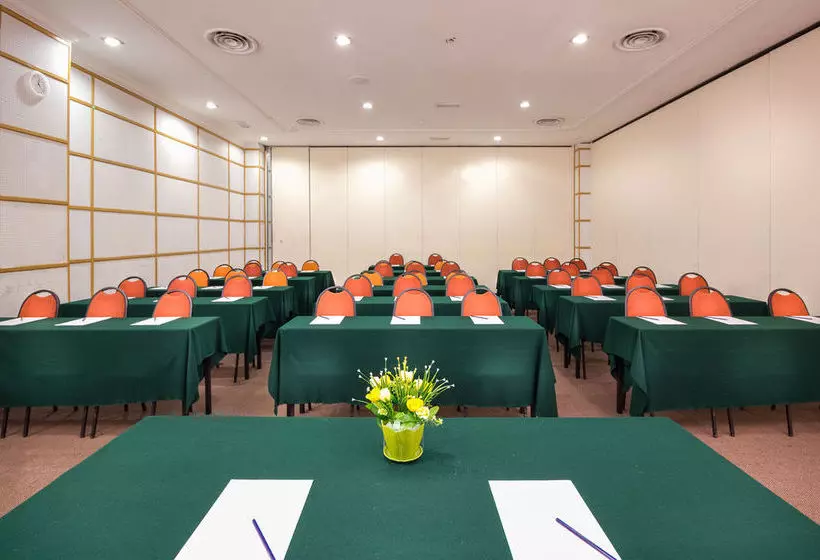 호텔 eRYA by Suria Merang Holiday Park