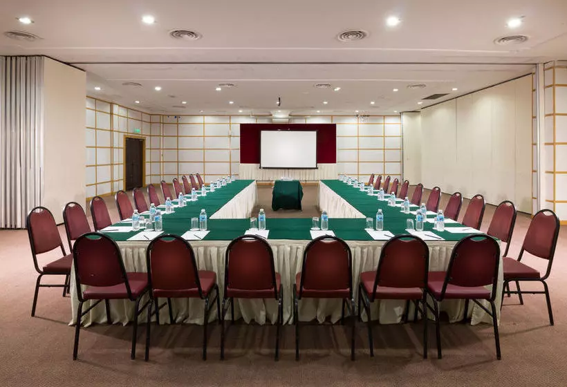 호텔 eRYA by Suria Merang Holiday Park