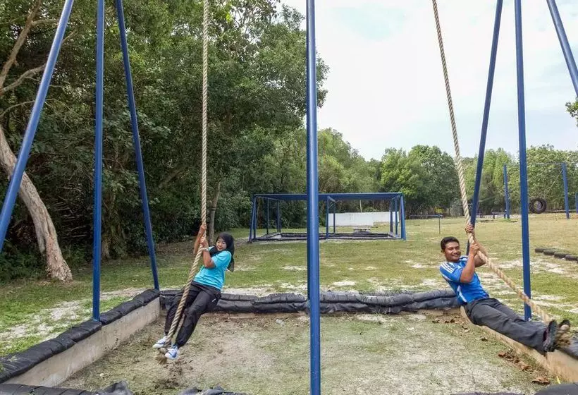 호텔 eRYA by Suria Merang Holiday Park