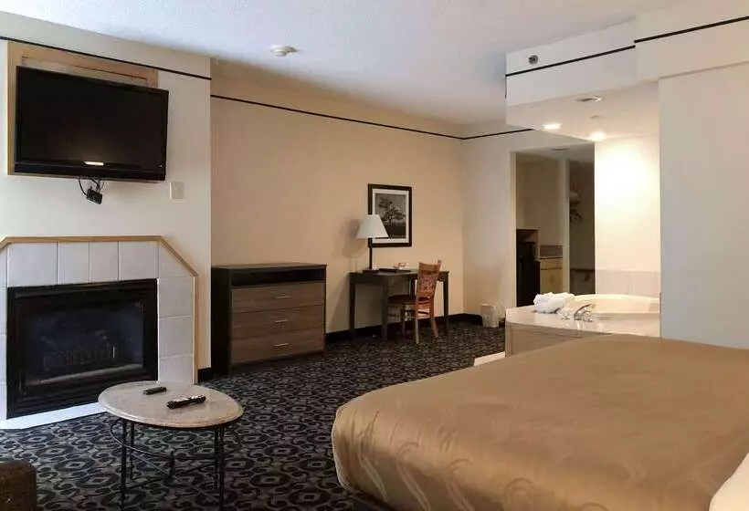 호텔 Quality Inn & Suites Boone   University Area