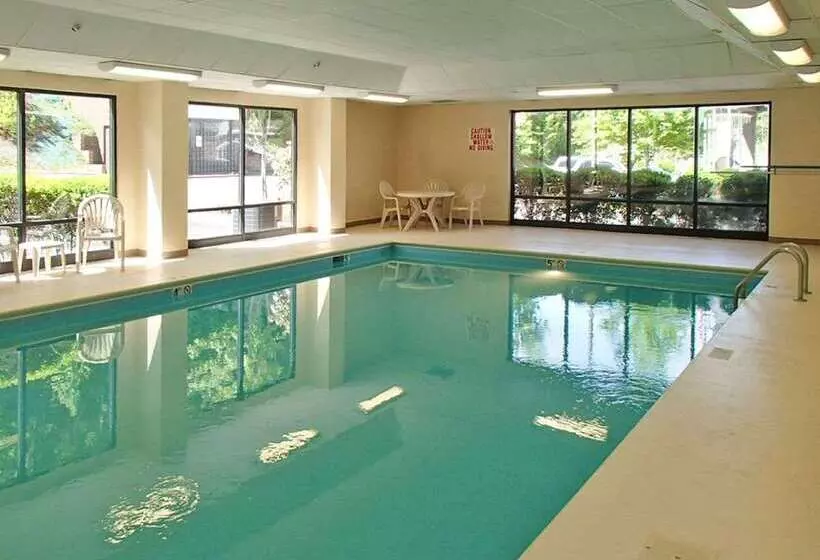 호텔 Quality Inn & Suites Boone   University Area