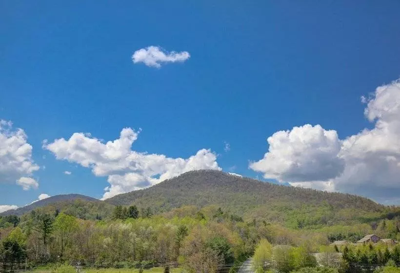 호텔 Quality Inn & Suites Boone   University Area