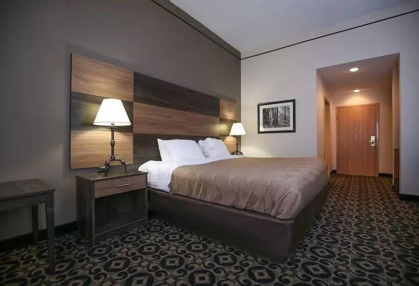 호텔 Quality Inn & Suites Boone   University Area