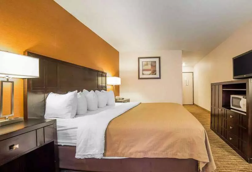 هتل Quality Inn