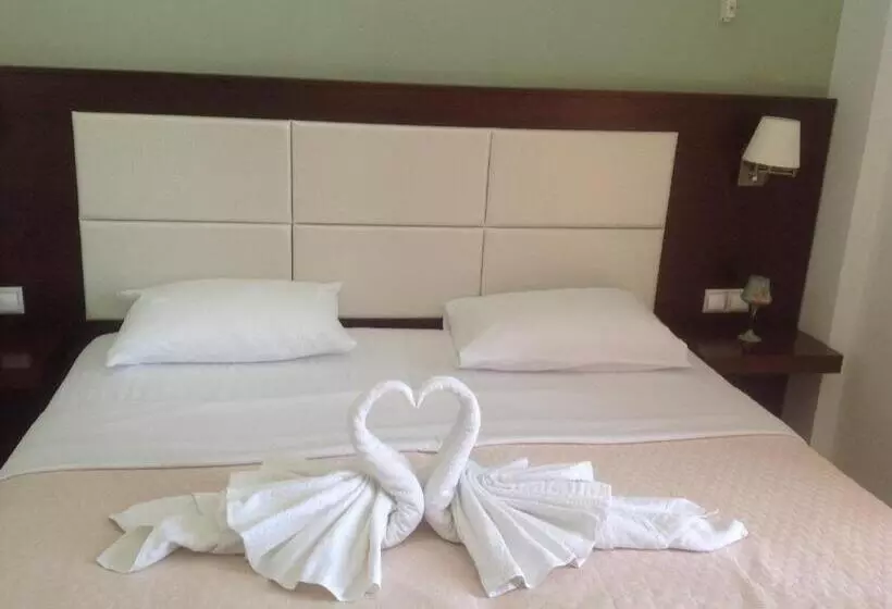 בית מלון כפרי Avra