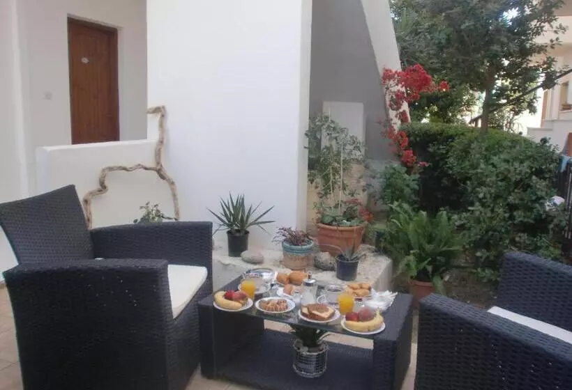 בית מלון כפרי Avra