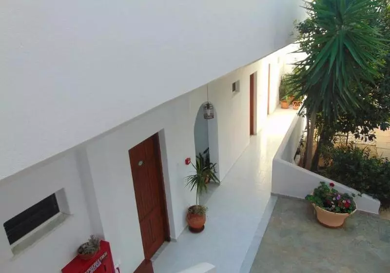 Hotelli Avra