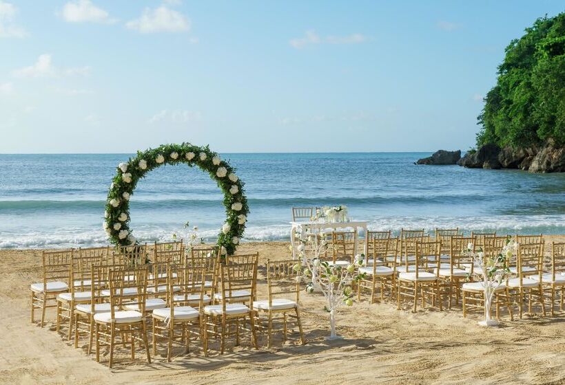 هتل Couples Sans Souci