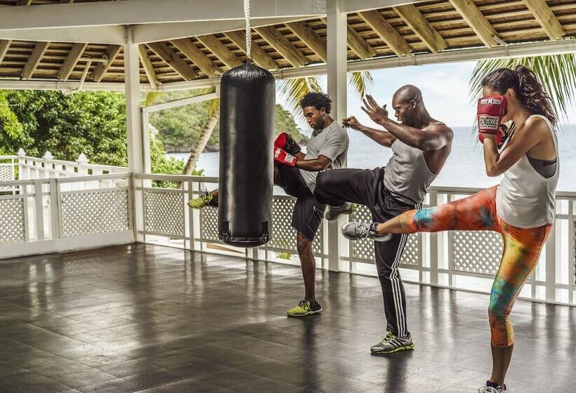 هتل Couples Sans Souci