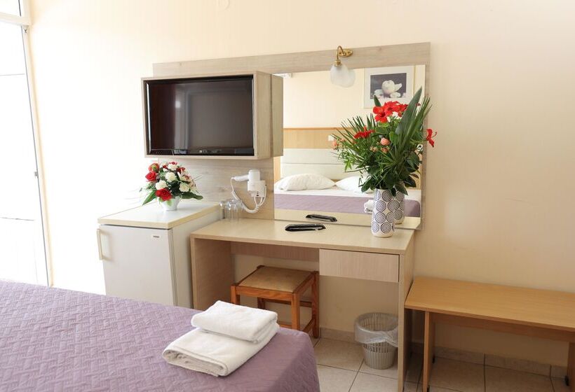 فندق Eri Beach & Village