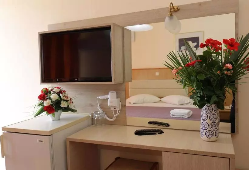 酒店 Eri Beach & Village