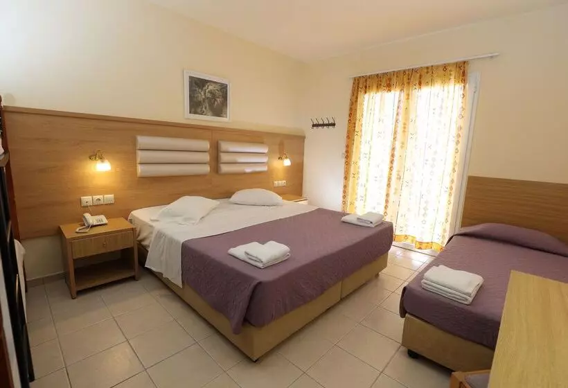 酒店 Eri Beach & Village