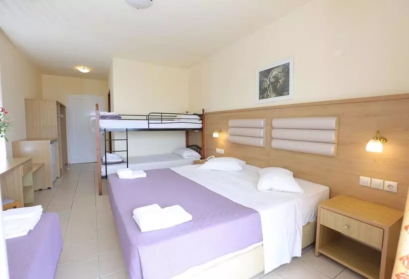 酒店 Eri Beach & Village