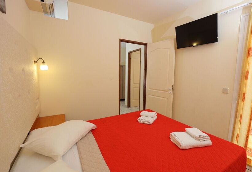 فندق Eri Beach & Village