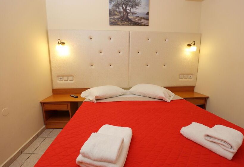 فندق Eri Beach & Village