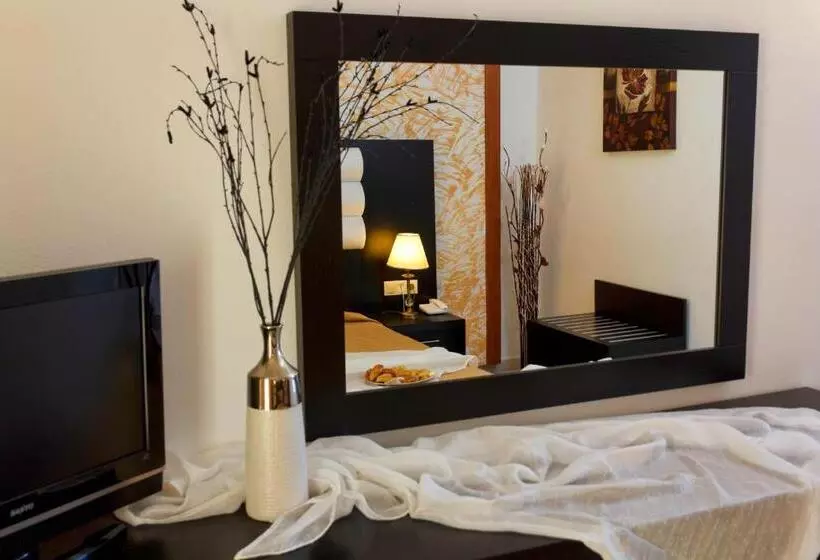 Отель Gaia Royal