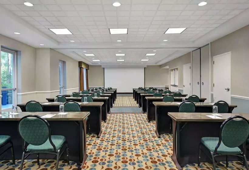 هتل Hilton Garden Inn Jacksonville Jtb/deerwood Park