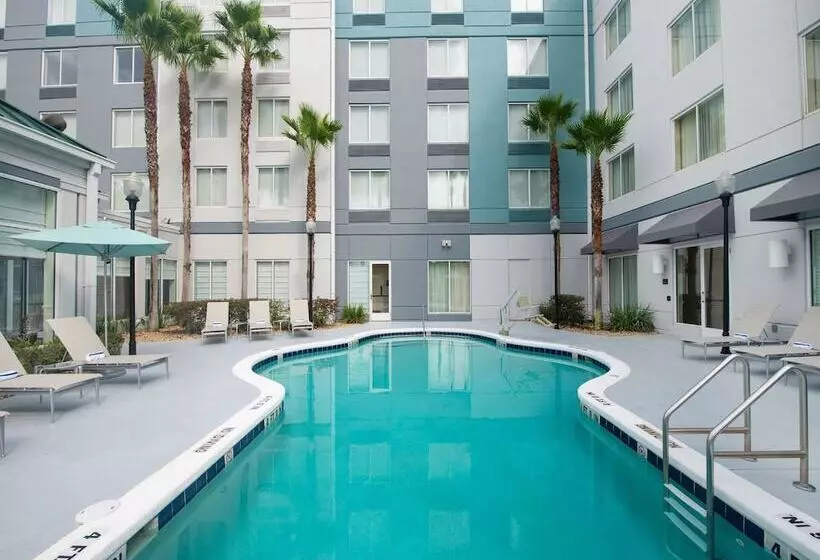 هتل Hilton Garden Inn Jacksonville Jtb/deerwood Park