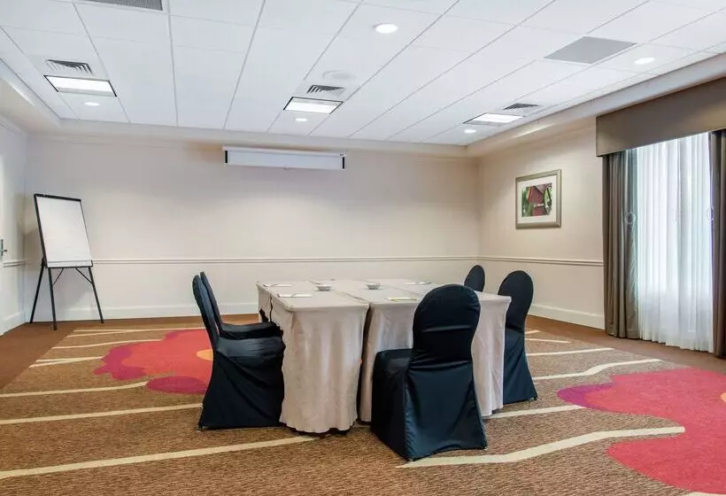 Отель Hilton Garden Inn Portland Airport