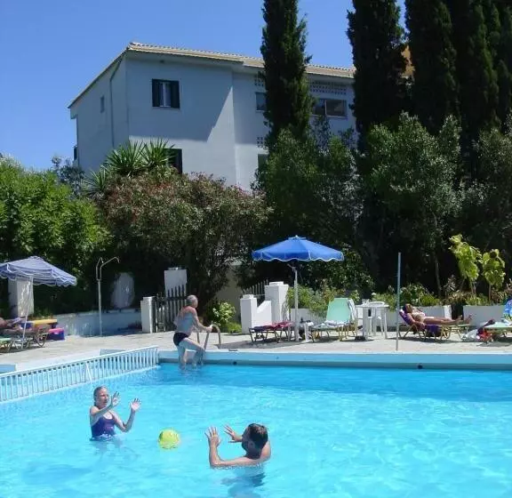 בית מלון כפרי Ipsos Beach