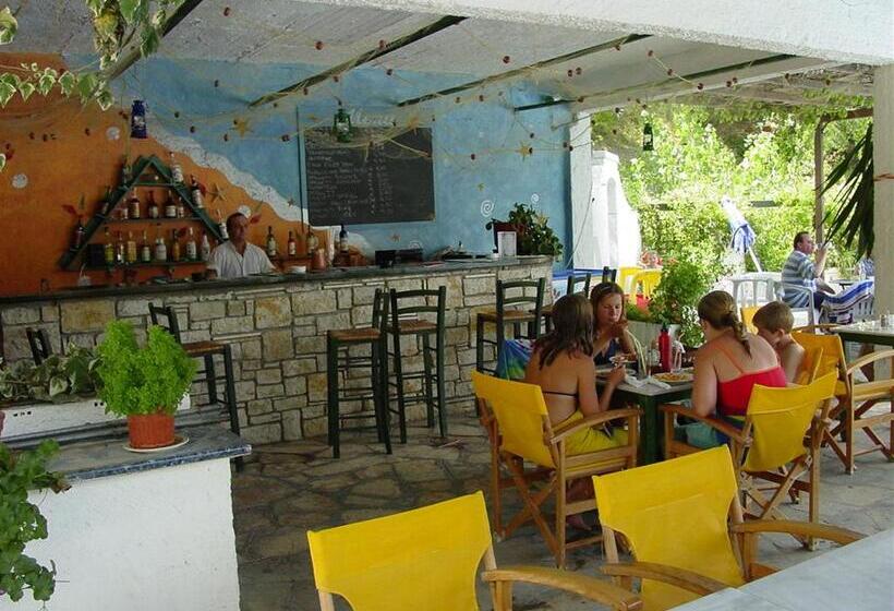 בית מלון כפרי Ipsos Beach