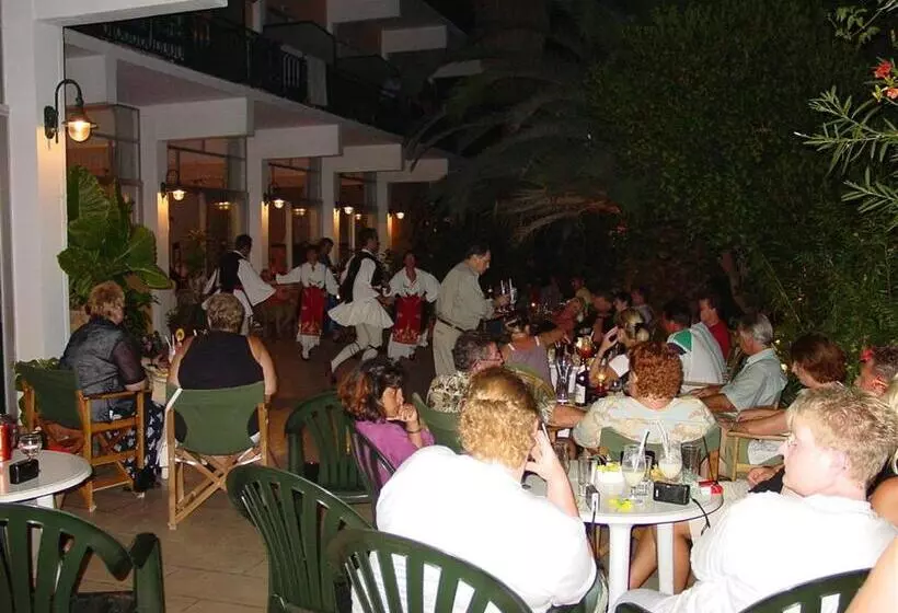 בית מלון כפרי Ipsos Beach