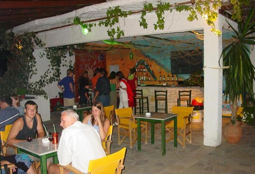 בית מלון כפרי Ipsos Beach